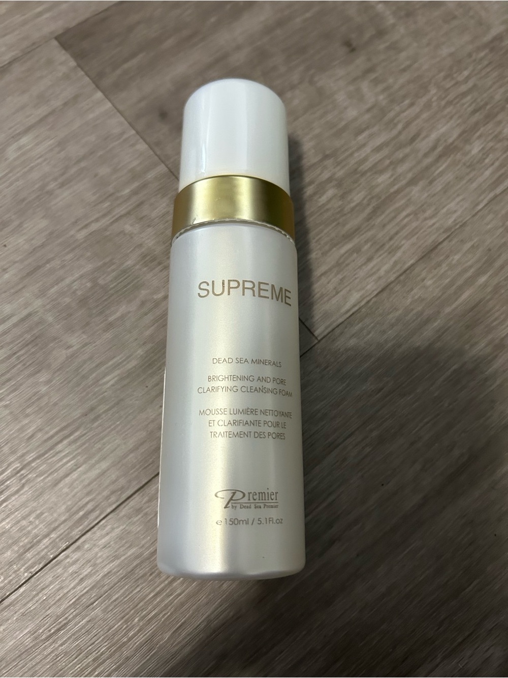 Supreme White Cleansing Foam with Gold Accent